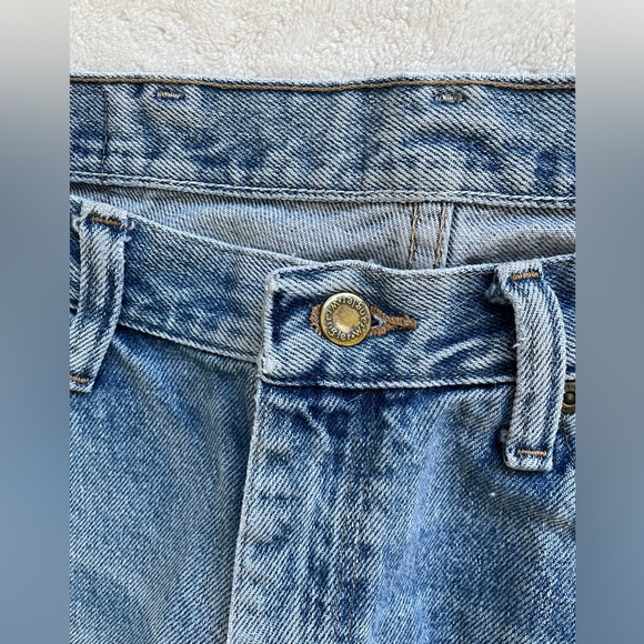 Wrangler jeans size 34/32 full length light/medium wash distressed 100% cotton - Picture 2 of 8